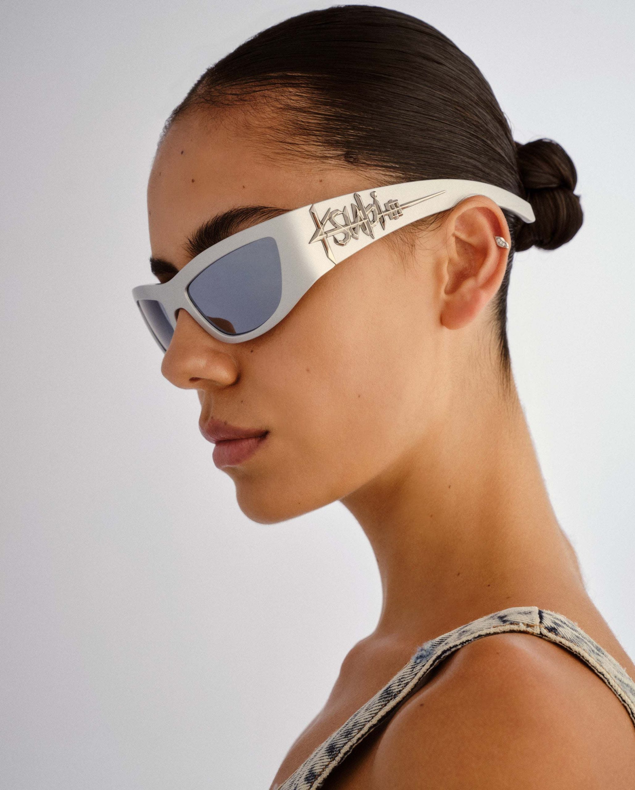 SLOANE SUNGLASSES METALLIC CHROME - Image 2